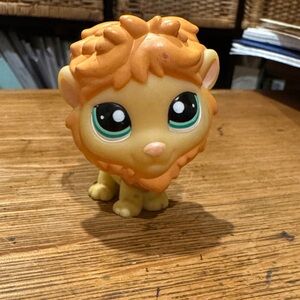 Cute Lion Figurine with Big Eyes